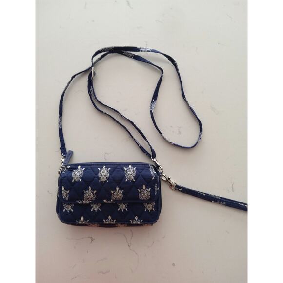 Rare Vera Bradley Sea Turtle design Navy whiteCrossbody wallet purse Like new - Picture 3 of 10